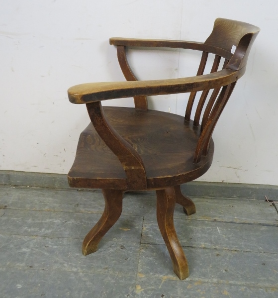 An Edwardian elm captain’s swivel desk chair, on four shaped supports. H79cm W65cm D48cm (approx). - Image 4 of 4