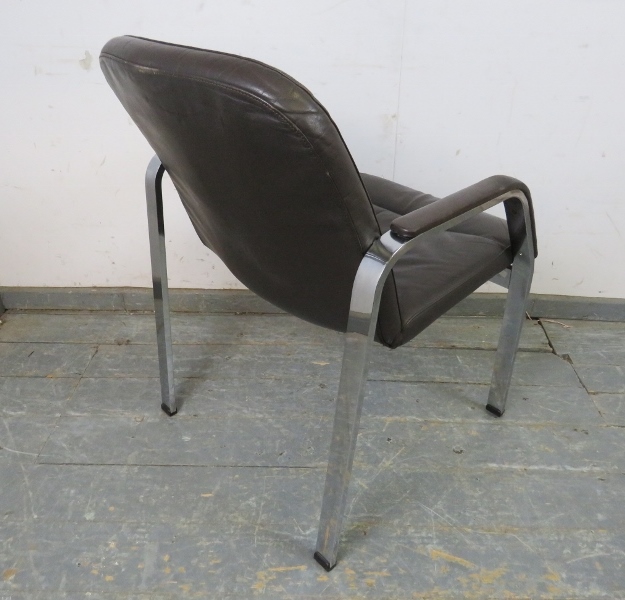 A vintage desk chair by Klober, upholstered in supple brown leather, on chrome supports. H85cm W61cm - Bild 4 aus 4