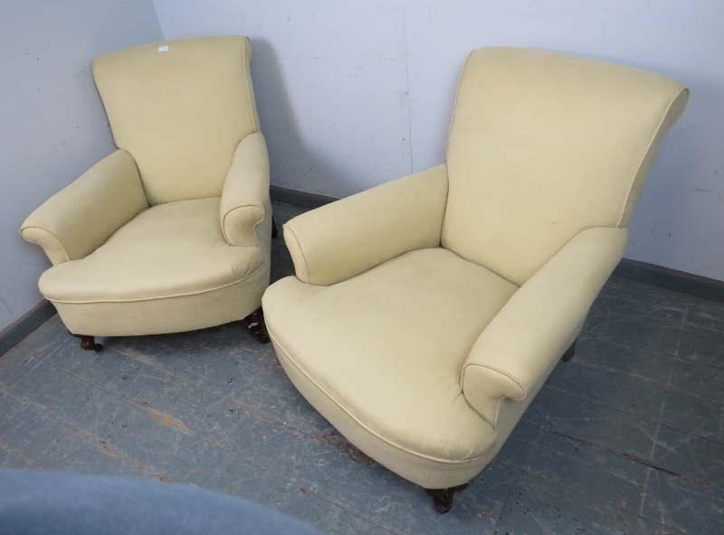 A pair of 19th century club armchairs in the manner of Howard & sons, reupholstered in pale yellow - Bild 2 aus 3