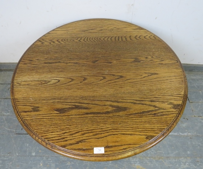 A vintage solid medium oak circular coffee table, on a bulbous turned column with quatreform base. - Image 3 of 4