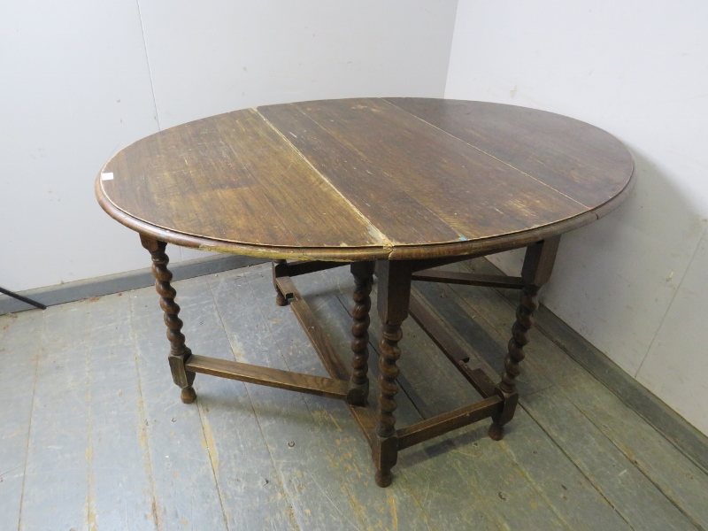 An antique oak oval gate-leg table, on barley twist supports with stretchers. H72cm W102cm D47-133cm - Image 4 of 4
