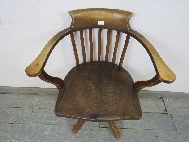 An Edwardian elm captain’s swivel desk chair, on four shaped supports. H79cm W65cm D48cm (approx). - Image 3 of 4