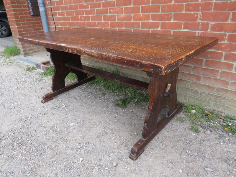 A 19th century elm refectory table of excellent colour and patina, on stile end supports with middle - Bild 2 aus 3