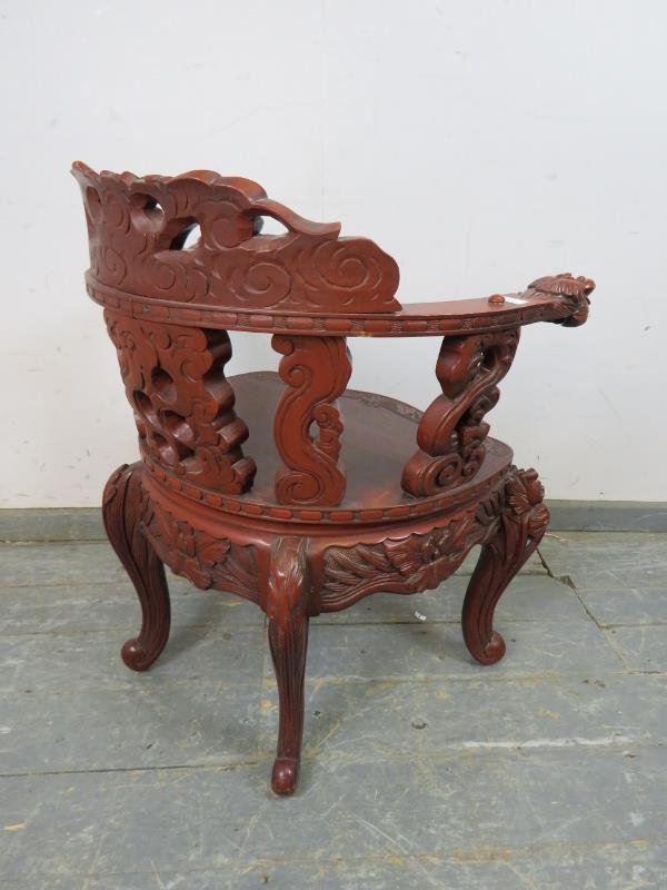 An antique Chinese lacquered tub chair, having intricately carved & pierced backrest in high relief, - Bild 4 aus 4