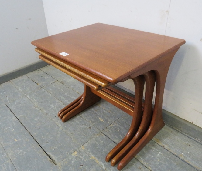 A set of three mid-century teak graduated nesting tables by G-Plan, on curved supports with - Image 2 of 3