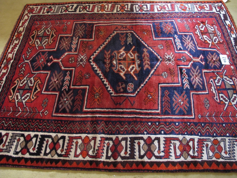 South West Persian Lori rug. Central six sided motif, blue on mellow red ground, geometric pattern - Image 3 of 3