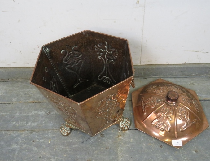 An Arts & Crafts Period hexagonal copper coal bucket, having repousse decoration and lion mask - Image 3 of 3