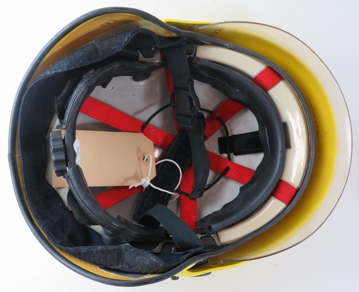 A 2010 British London Fire Brigade Cromwell integrated system fire helmet - Bild 3 aus 3