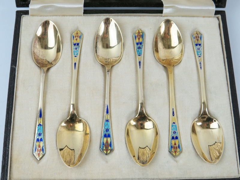 A boxed set of six silver gilt and enamel demitasse spoons with art nouveau decoration. Hallmarked - Image 2 of 5