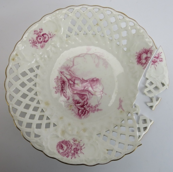A group of Minton porcelain dinner plates and comports. Comprising nine plates, four comports and - Image 9 of 10