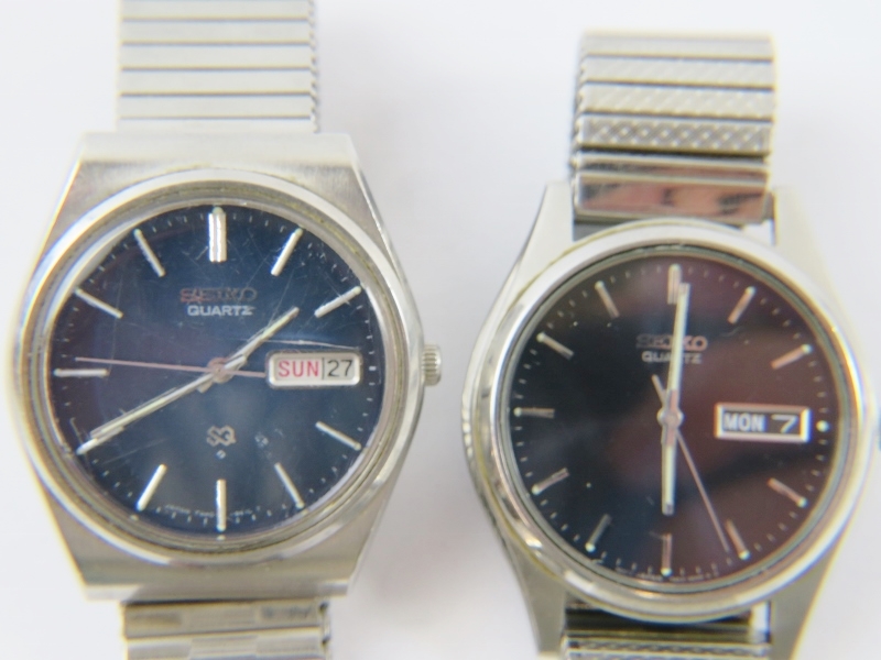 Seiko: two gent’s stainless steel quartz wristwatches, with blue round dials, date aperature at 3 - Image 2 of 2
