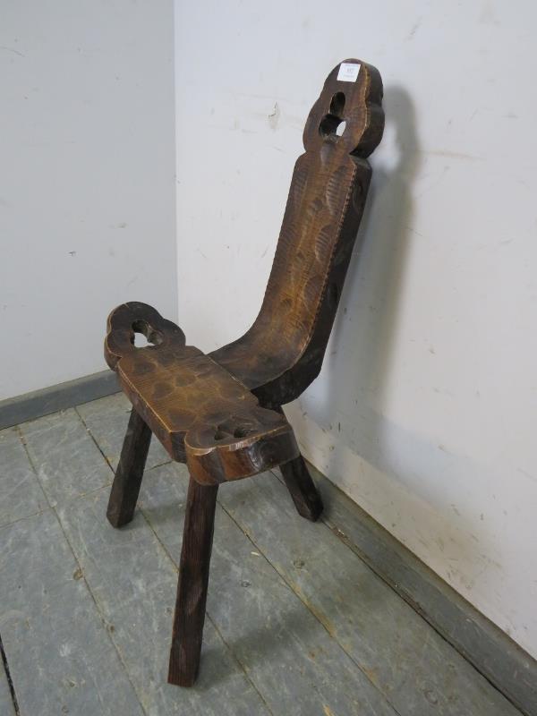 An unusual vintage Spanish Brutalist carved wooden chair, having pierced trefoil decoration, on - Image 2 of 3