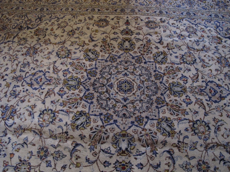 A fine central Persian Kashan carpet. A 16 point central motif on cream ground, surrounded by - Image 4 of 4