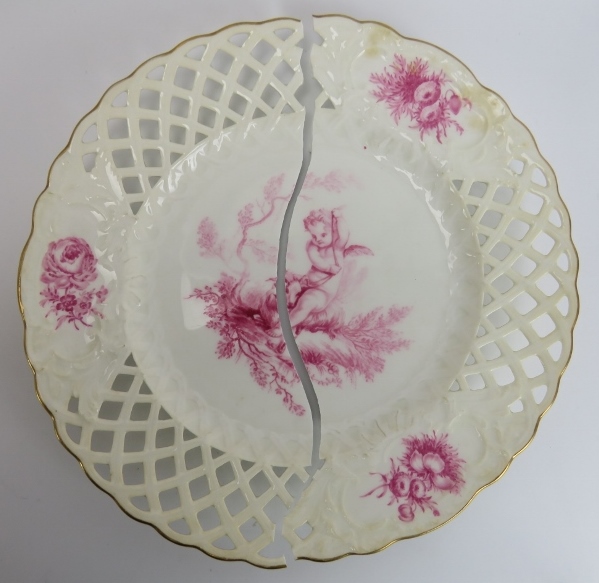 A group of Minton porcelain dinner plates and comports. Comprising nine plates, four comports and - Image 8 of 10