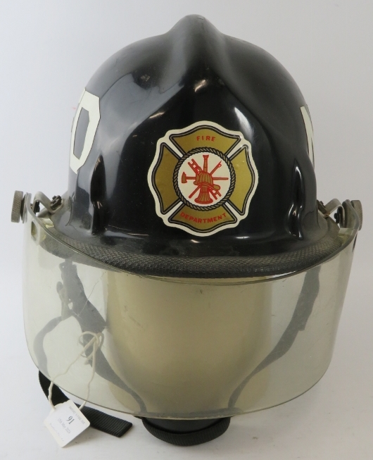 A 1980s US Newark Delaware Fire Department Cairns & Brother Inc black ABS fire helmet with visor - Image 3 of 4