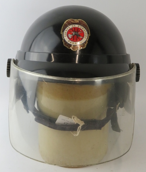 A 1980s Panama Fire Service black ABS fire helmet with visor - Image 2 of 5