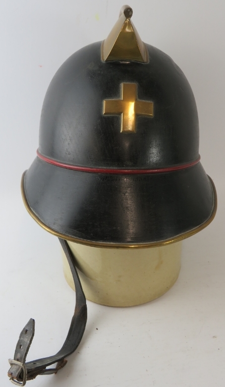A 1920s Swiss Zurich Fire Service black fire helmet with brass mounts and brass badge - Bild 2 aus 3