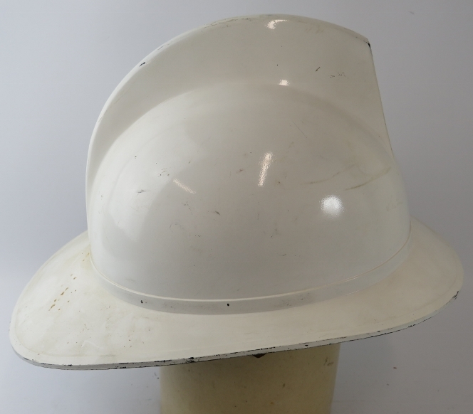 A 1970s white Belgian Fire Service fibreglass fire helmet - Image 2 of 3