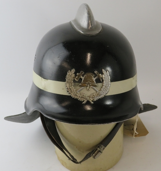 An unusual 1970s German pattern Spanish Fire Service black fire helmet with polished metal comb - Image 2 of 3