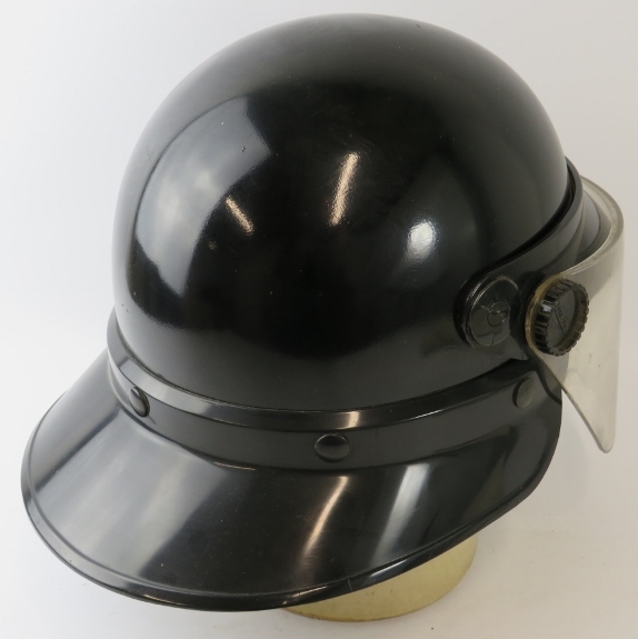 A 1980s Panama Fire Service black ABS fire helmet with visor - Image 4 of 5