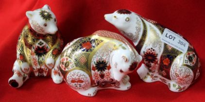 Three Royal Crown Derby Imari pattern ceramic paperweights in the form of bears, each with button (3