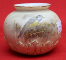 A Royal Worcester porcelain bowl, hand painted and gilded garden bird decoration, No 1042, 6.5cm hig