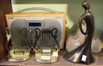 A "Pure" portable radio, a pair of brass harp form bookends, a pair of alabaster bookends and an Art