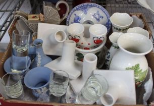 A box of ceramic items to include Jasperware