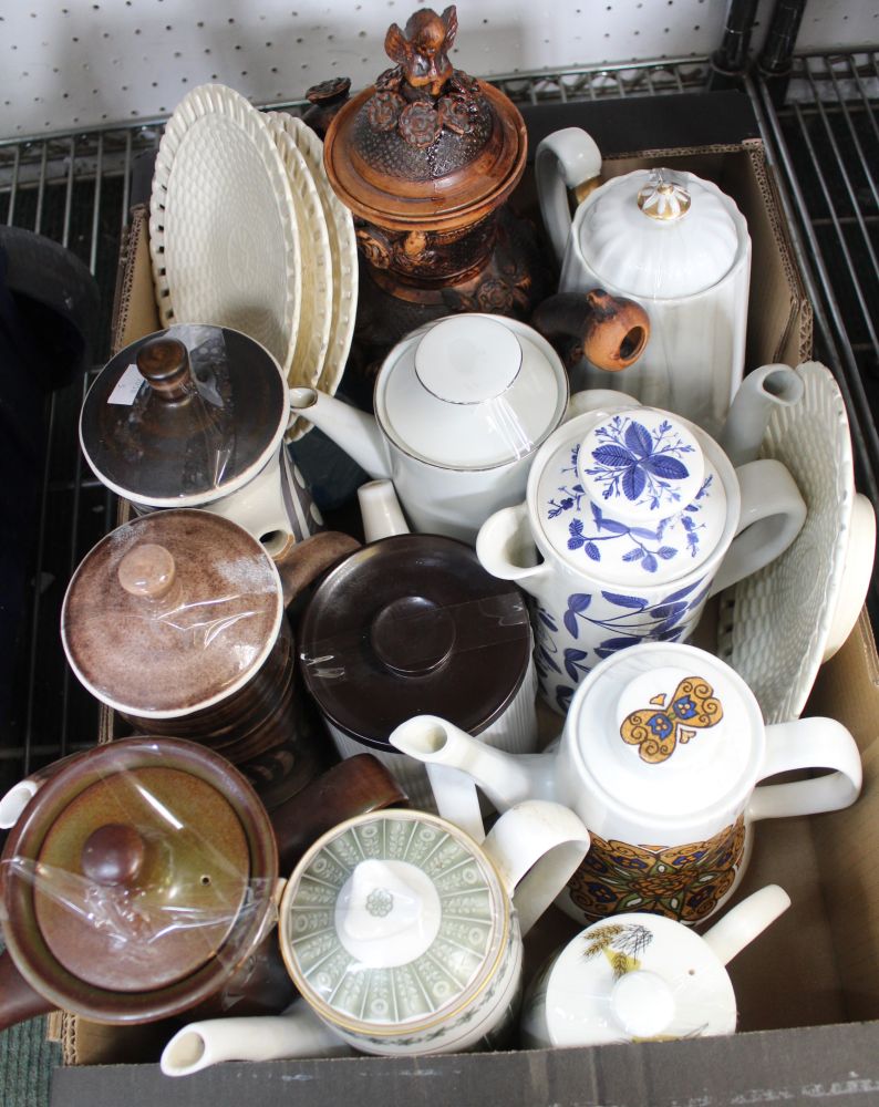 A quantity of mid-century coffee pots, includes Rye, Midwinter, Thomas, Queensberry etc and some cre