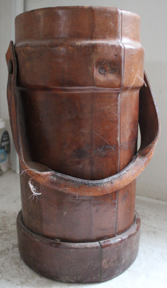 A 19th century leather powder bucket with painted crest - Image 2 of 2