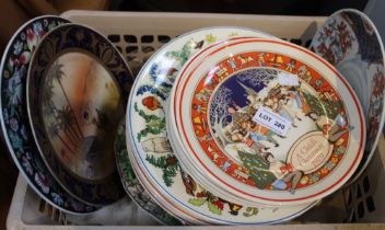 An Imari plate and a quantity of collectors plates