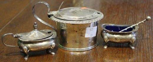 A silver lidded drum mustard of Georgian design with blue glass liner, together with a silver salt a