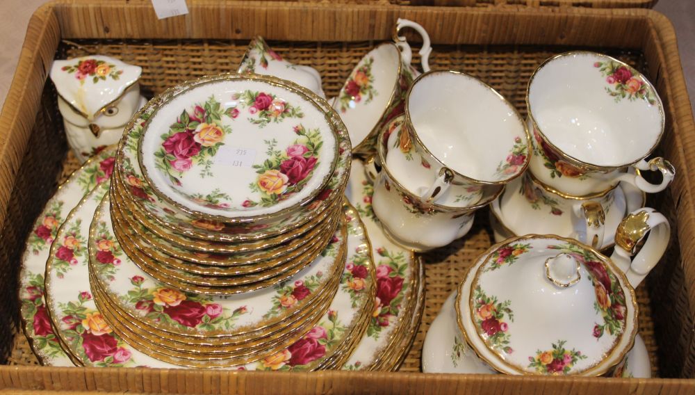 A wicker picnic basket housing a collection of Old Country Roses china - Image 2 of 2