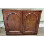 Mahogany sideboard with three internal drawers, for restoration