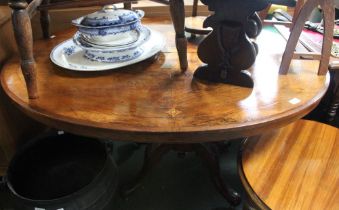 An oval Victorian walnut loo table with inlaid Tunbridge style decoration