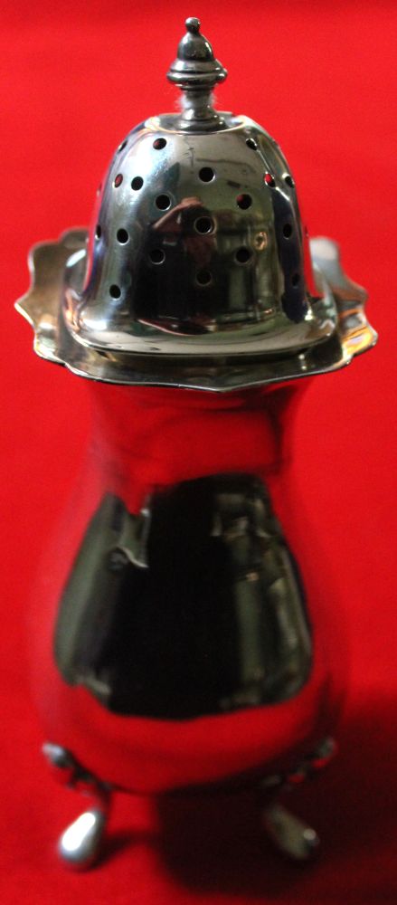 Walker and Hall, an Edwardian silver sugar caster, Sheffield 1908, weight 178g