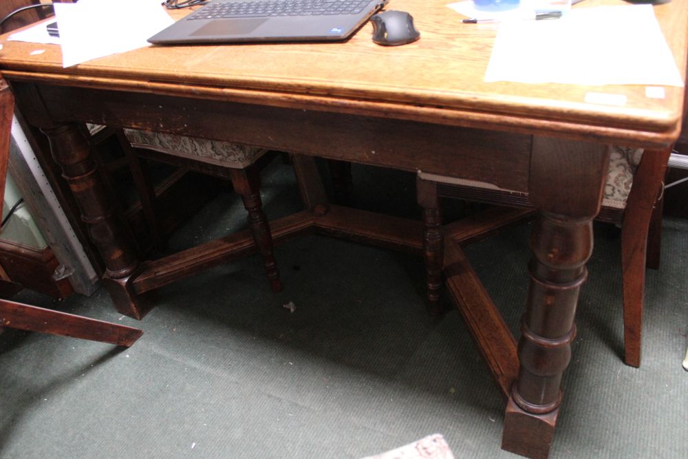 Early 20th century oak draw leaf dining table on turned legs with X stretcher support