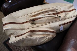 A "Cueritos" leather tennis bag