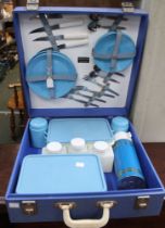 A vintage "Sirran" picnic set in original case with contents