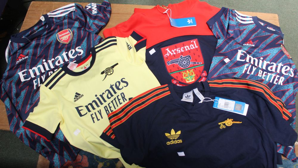 An "Arsenal" football club Hoodie, and two adult and two children's "Arsenal" football shirts (5)