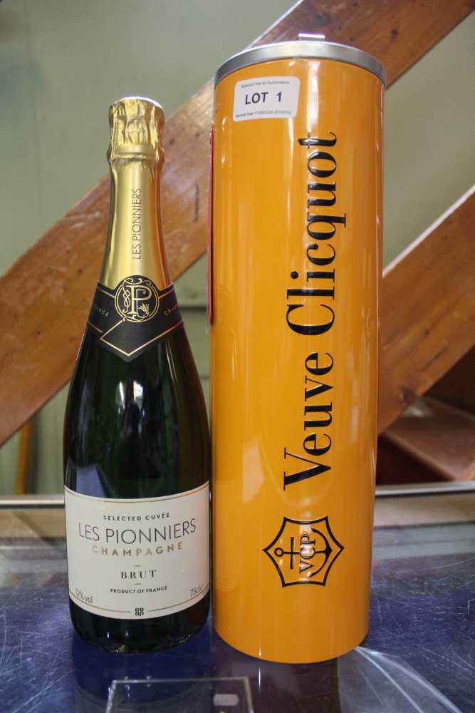 A bottle of Veuve Clicquot in mailbox shaped presentation case together with Les Pionniers Champagne - Image 2 of 2