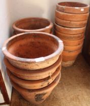 A collection of large terracotta garden pots, approx. 26cm high and 32cm (external dia) (16)