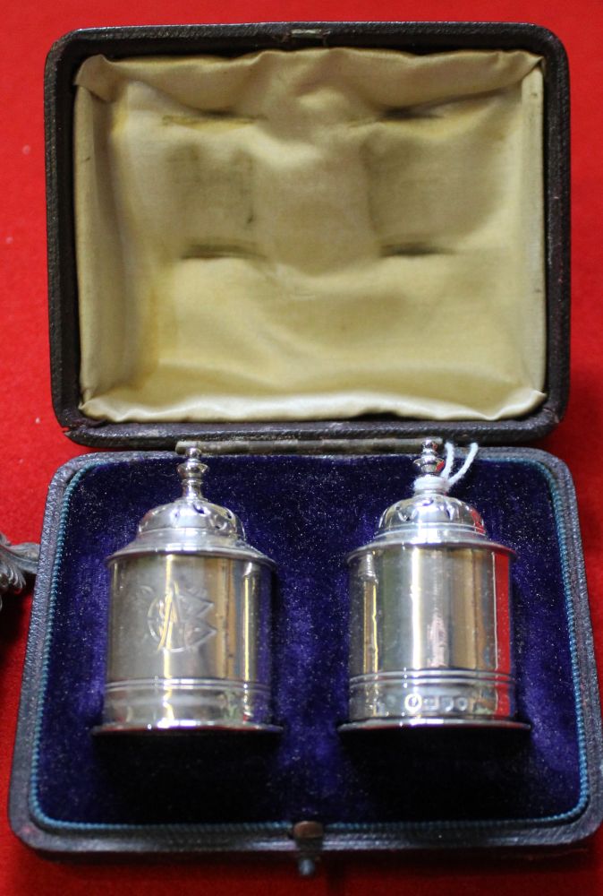 A cased Victorian silver peppers & other silver items - Image 2 of 2