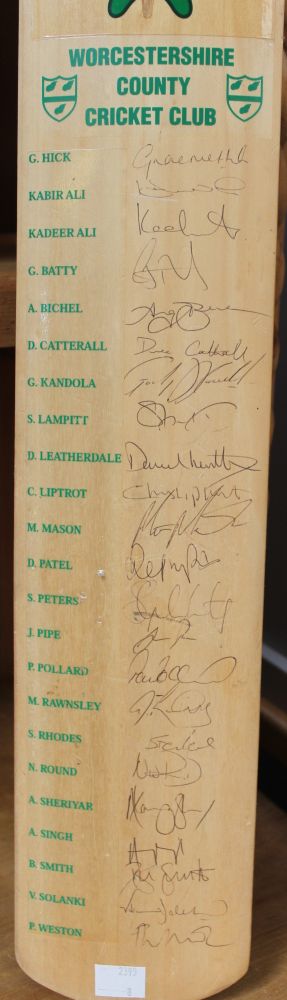 A Crusader Worcestershire County Cricket Club signed by players, together with a cricket ball presen - Image 3 of 3