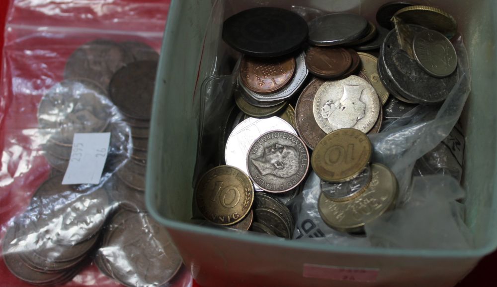 A small box containing a quantity of collectors coins, tokens, etc