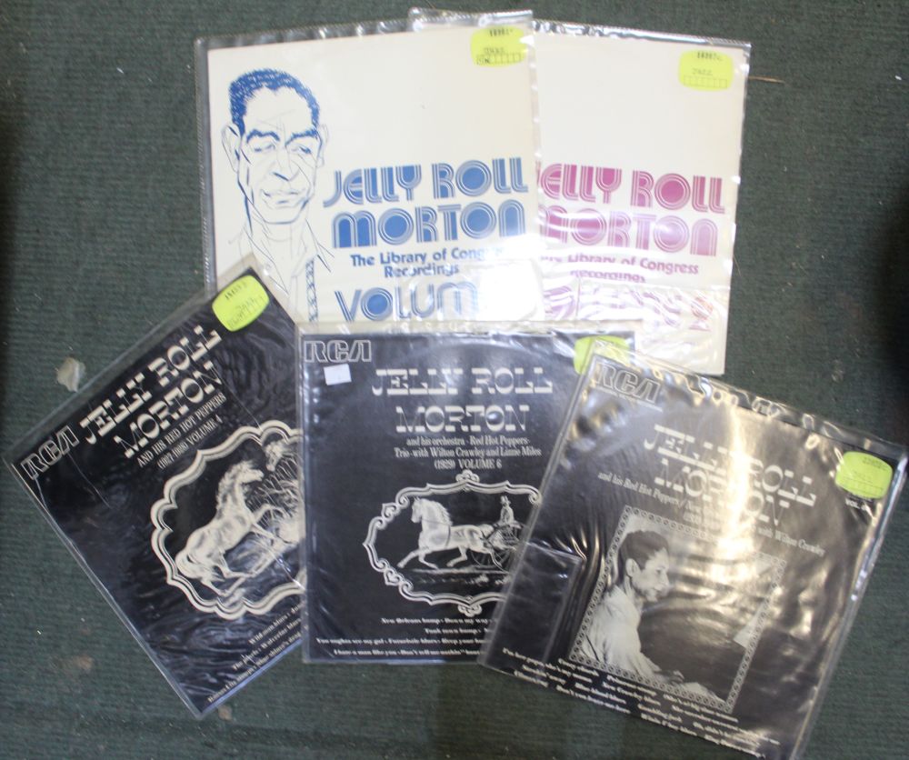 A good selection of vintage jazz vinyl LP's including Bix Beiderbecke, Louis Armstrong, Jelly Roll - Image 2 of 3