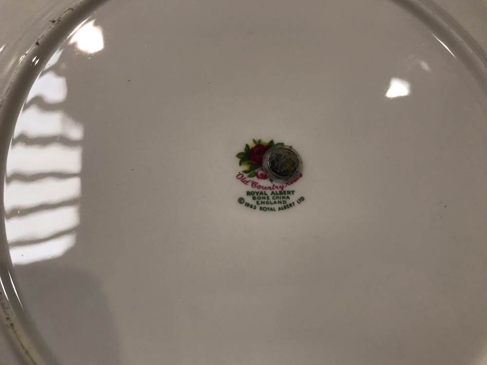 A quantity of Royal Albert Old Country Roses china - Image 2 of 3