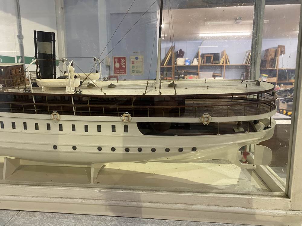 A cased model of a steamboat, L 85cm - Image 2 of 6