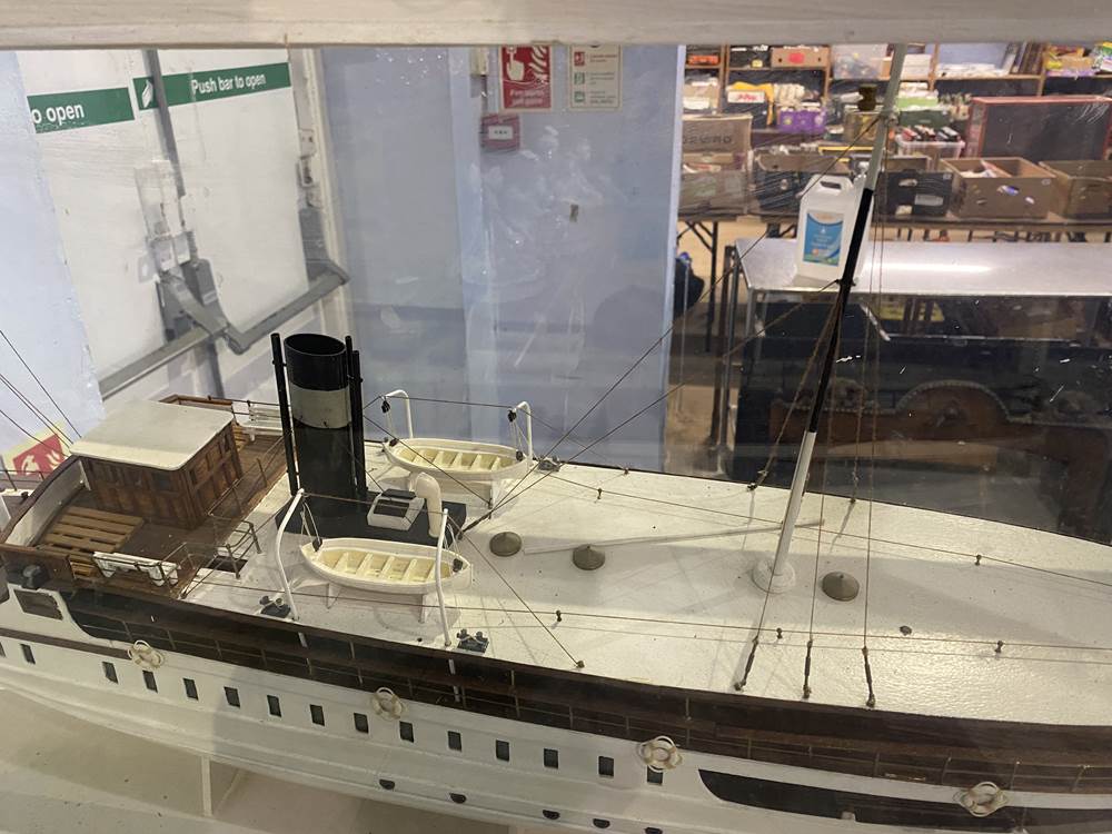 A cased model of a steamboat, L 85cm - Image 3 of 6