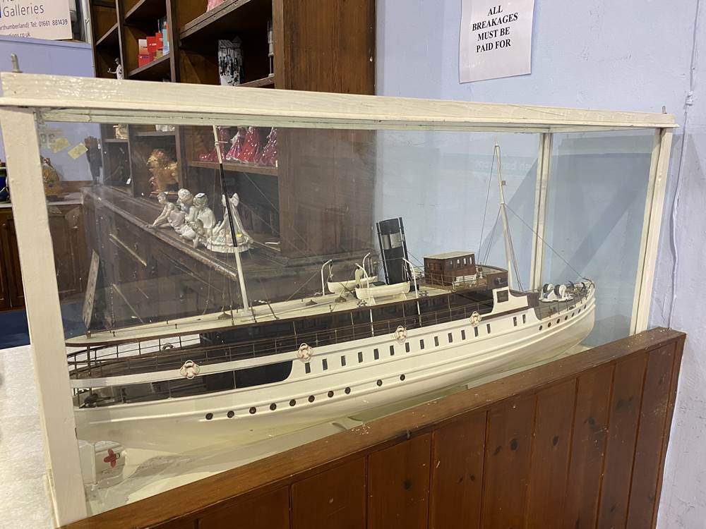 A cased model of a steamboat, L 85cm - Image 6 of 6